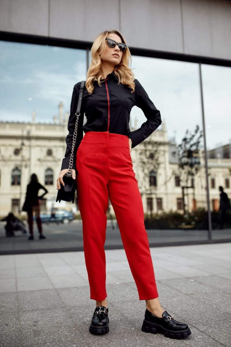 Elegantné dámske rovné nohavice so záhybmi | Červené