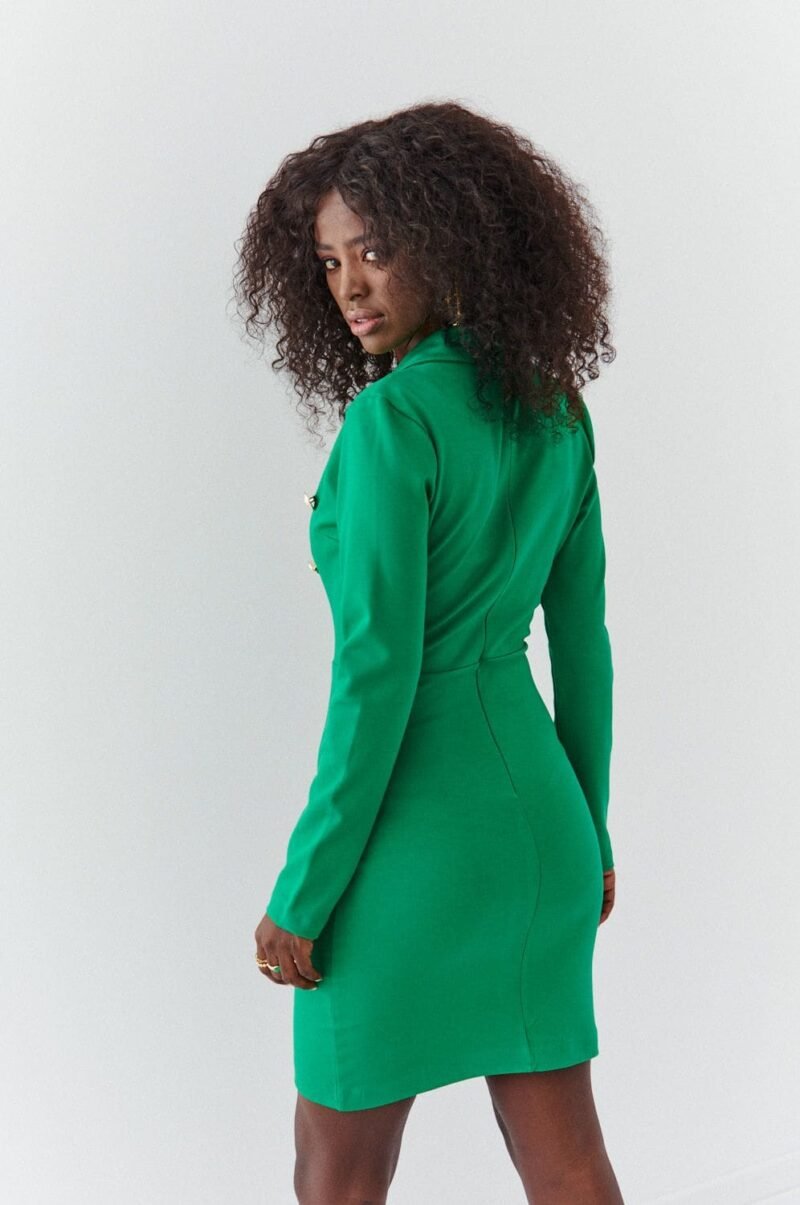 Dámske šaty s obálkovým výstrihom a ozdobnými gombíkmi | Zelené